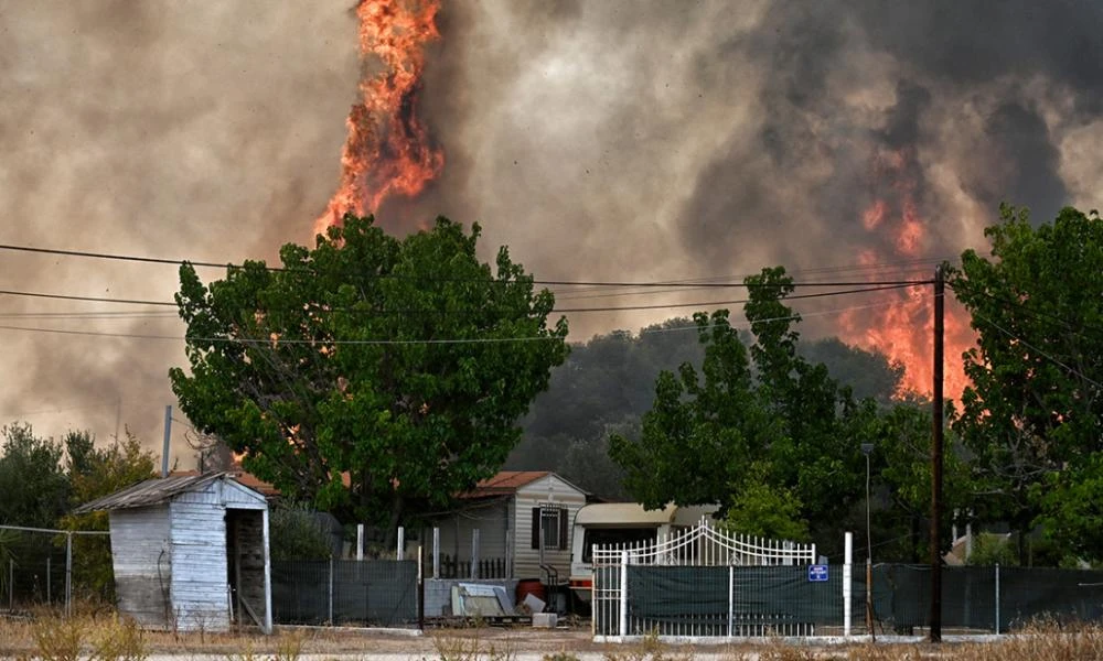 Φωτιά-Λουτράκι: Κρατείται 30χρονος – Βρέθηκαν σε σακίδιο του κάρβουνα και εύφλεκτα υλικά